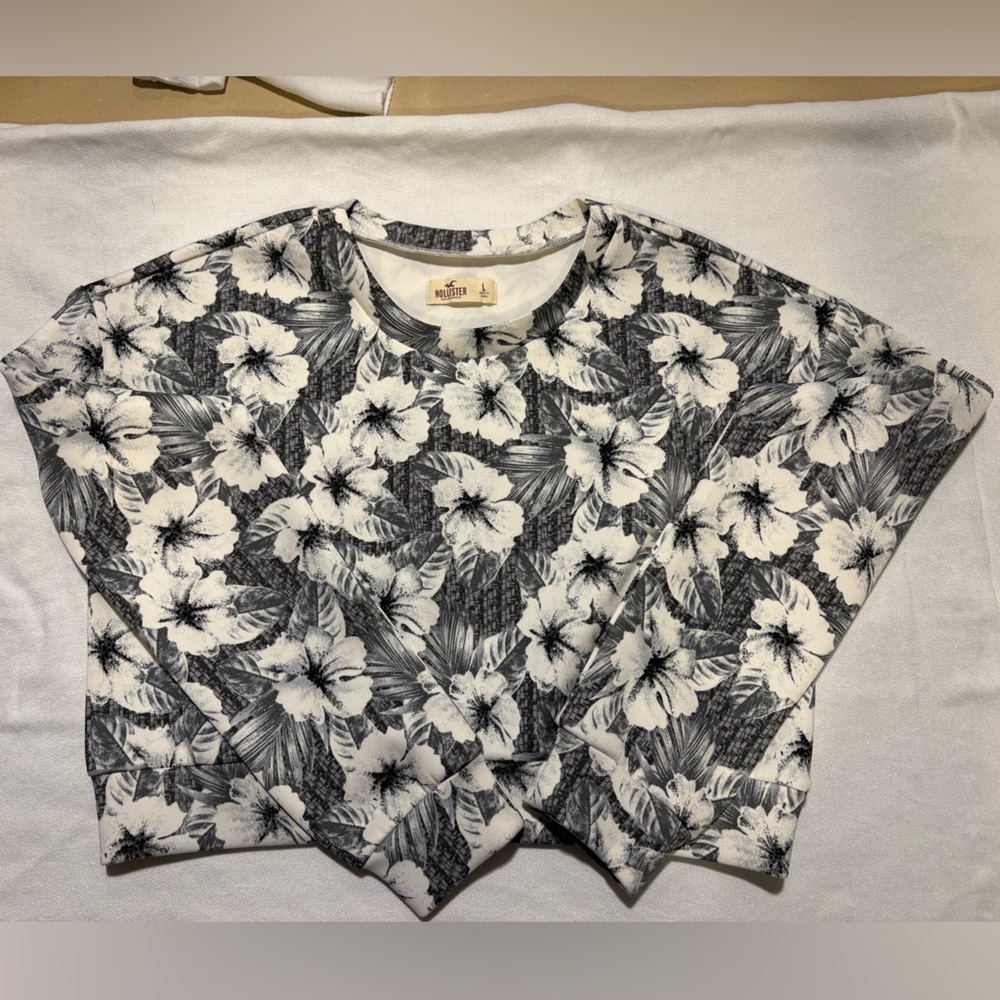 Hollister Black & White Floral Crewneck Pullover